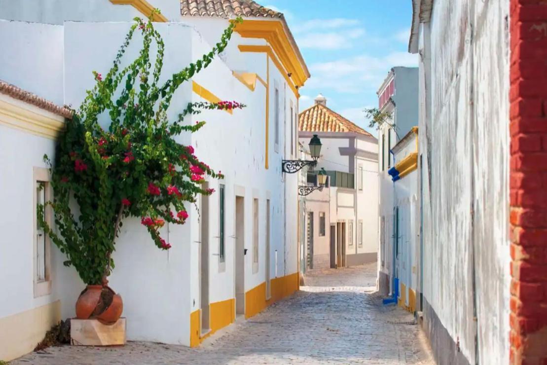 Blife Faro City Life Private Rooms Экстерьер фото